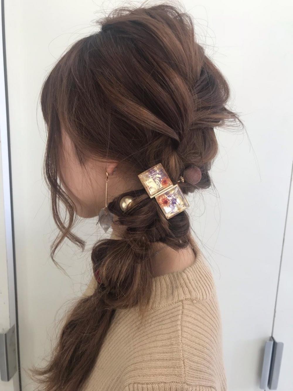 サイド寄せ三つ編みアレンジ