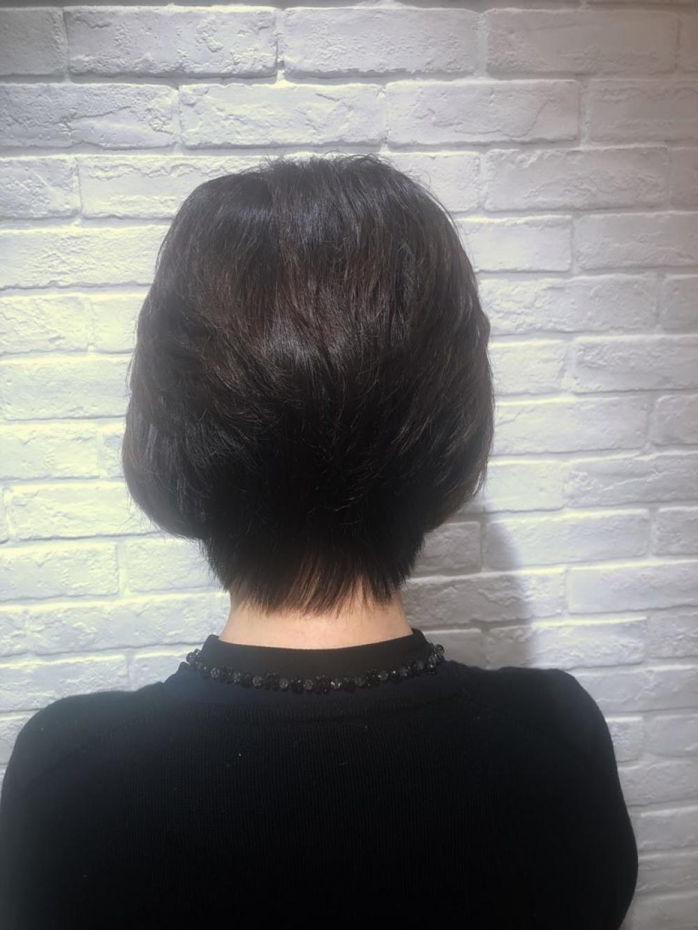 大人女性のショートボブ｜サブ写真②