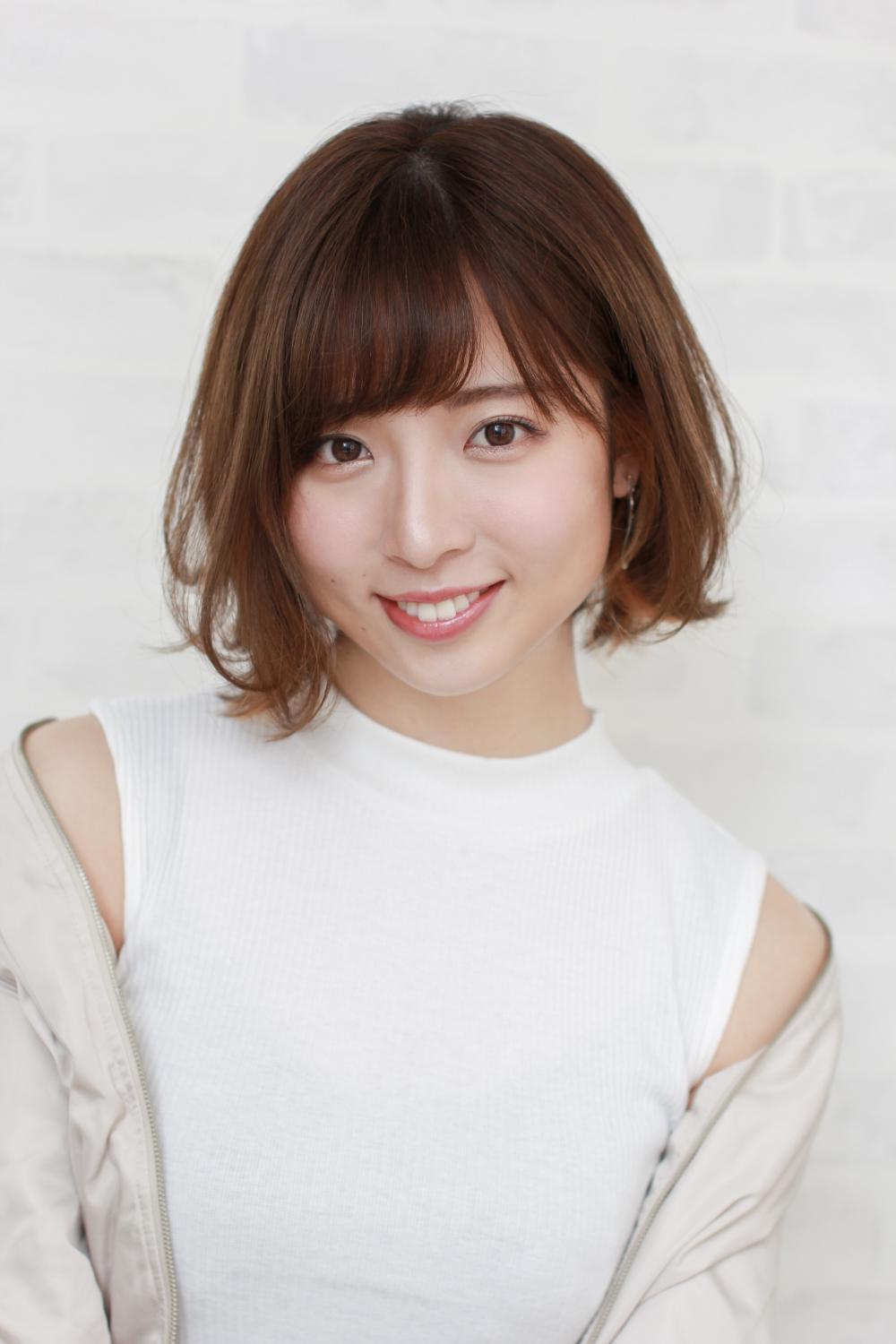 抜け感のあるフェミニンカールボブ