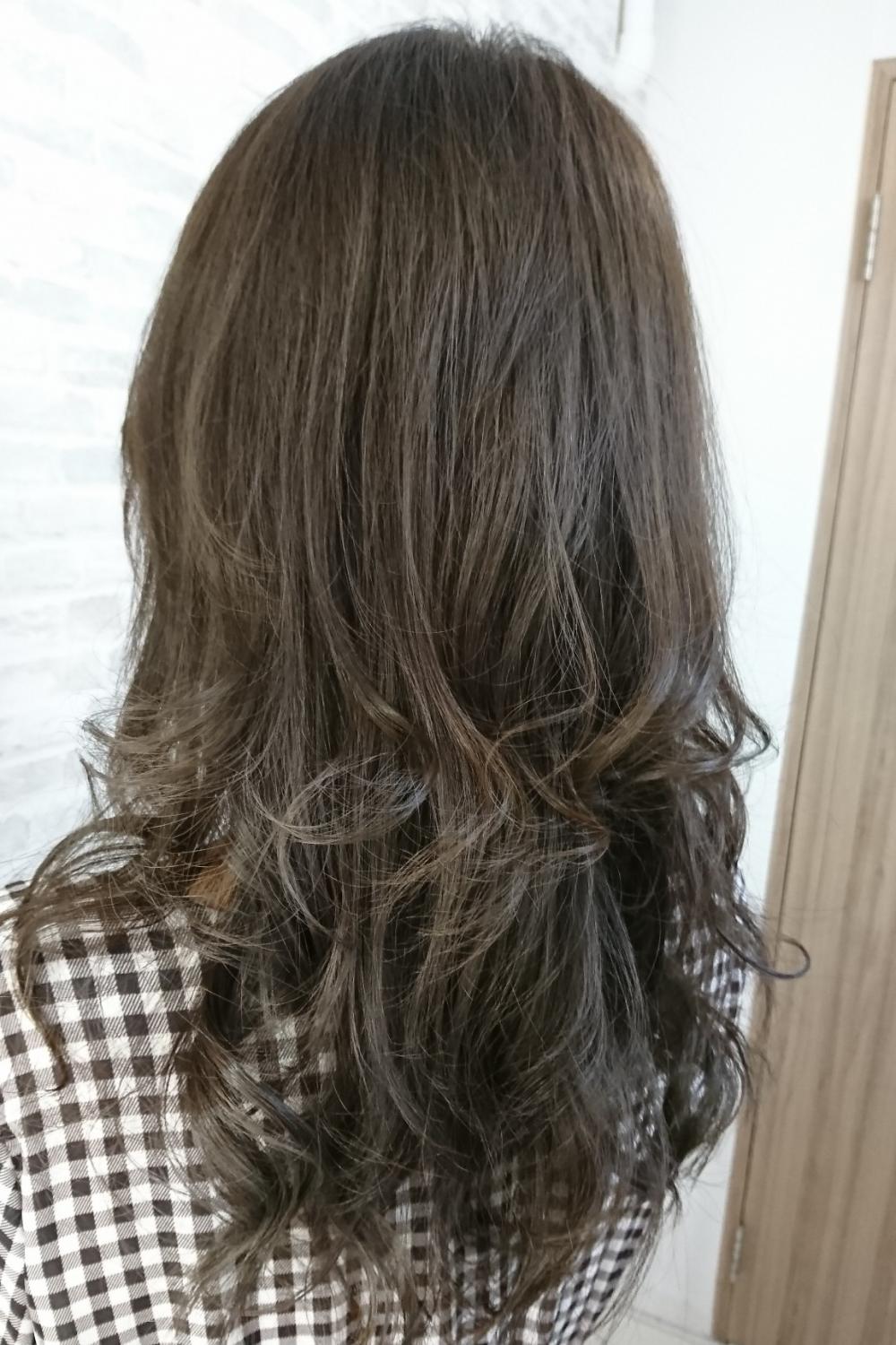 大人クールなダークグレージュ