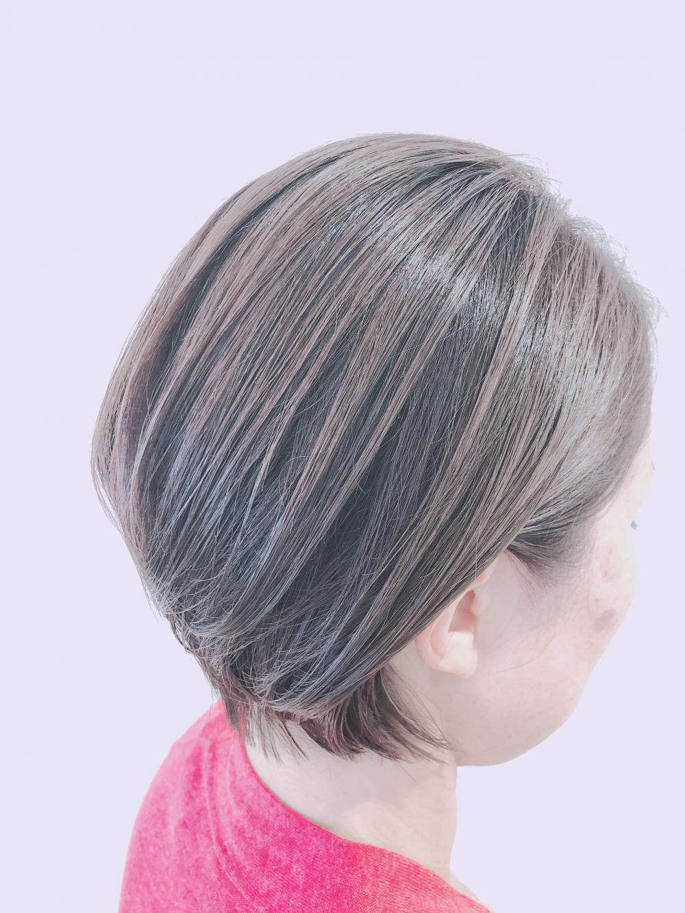横顔美人ショート耳掛け