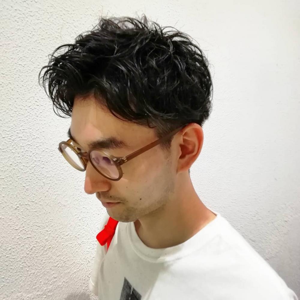 メガネ×ビジネス×パーマ｜サブ写真②