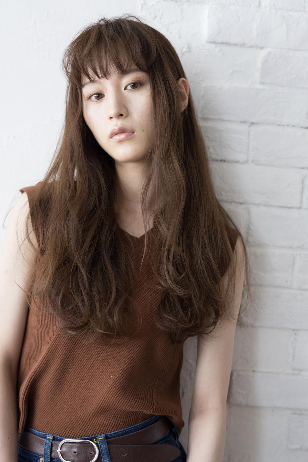 クール美人なウェーブロング