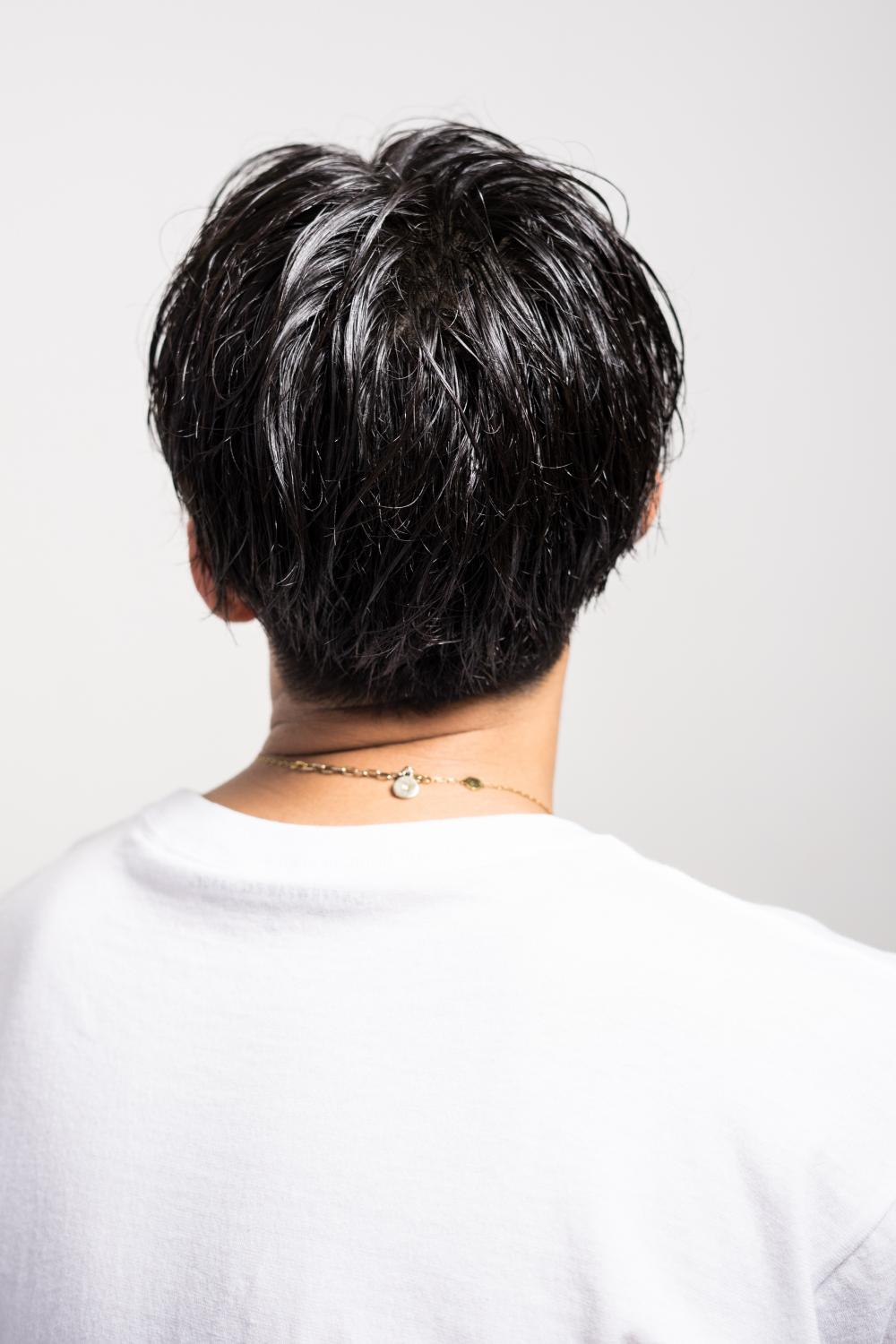 セクシーな男のセンターパート｜サブ写真③