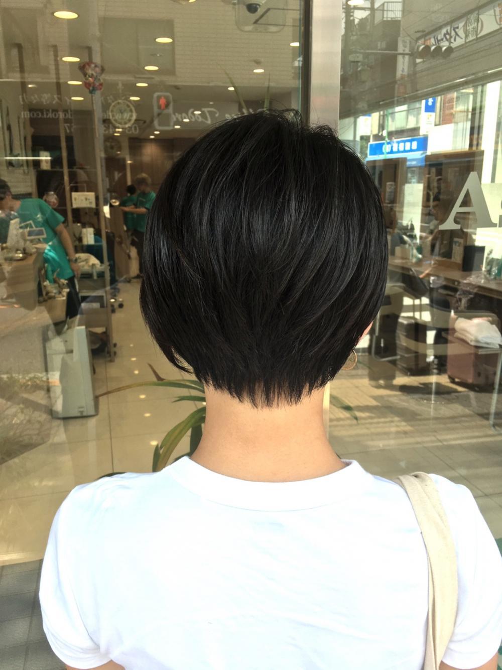 頭の形がキレイに見えるショートヘアー｜サブ写真②