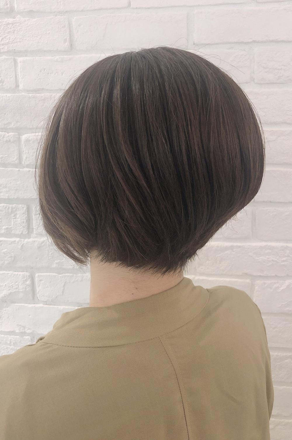大人女性のショートボブ