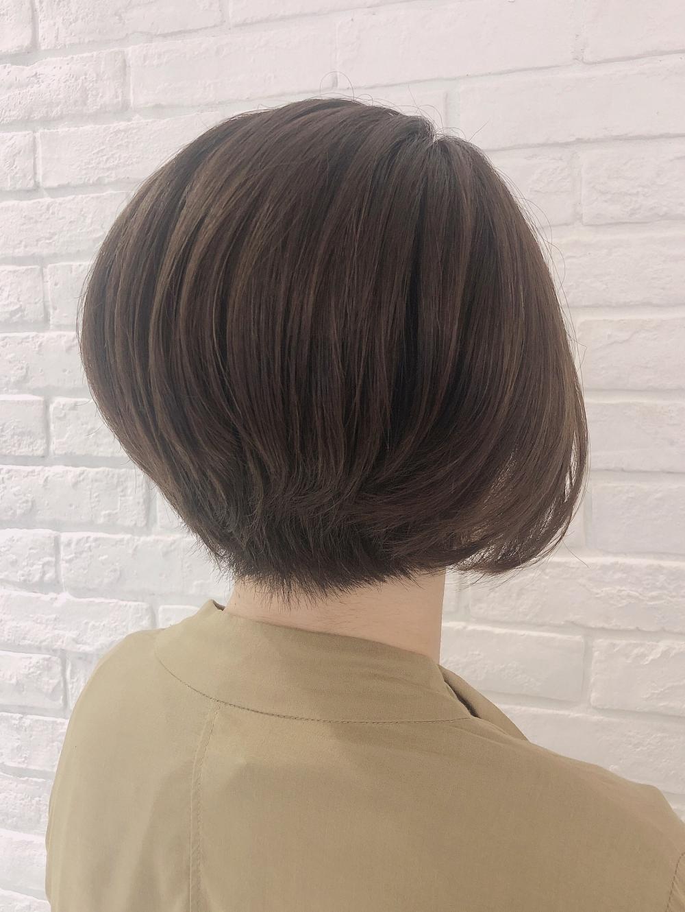 大人女性のショートボブ｜サブ写真②