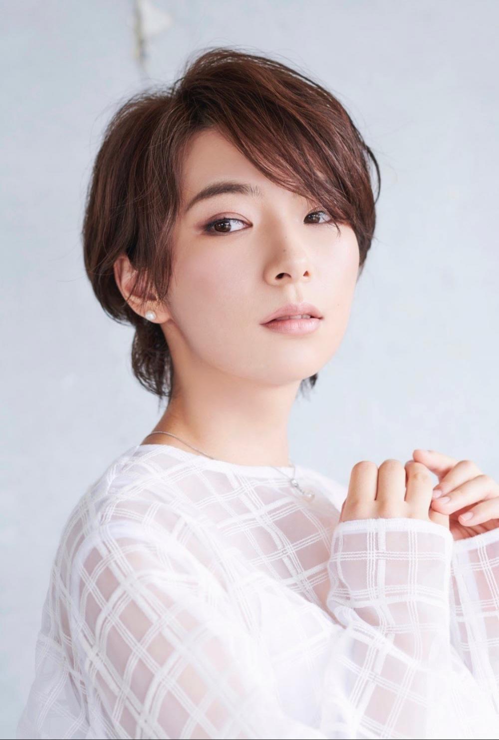 大人可愛い耳かけショートヘア