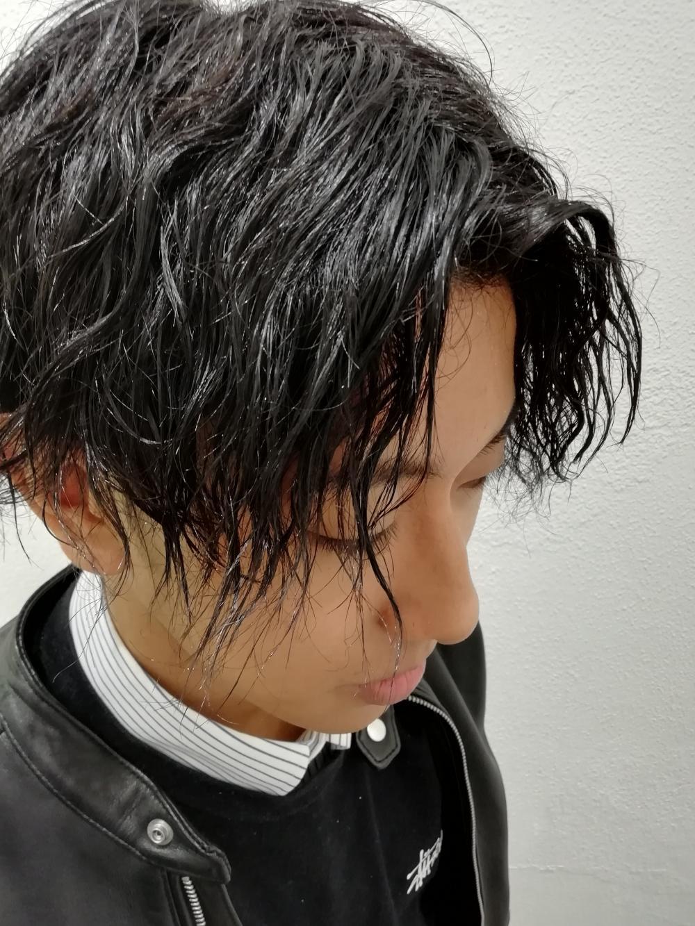 センターパート×ツイストスパイラルパーマ