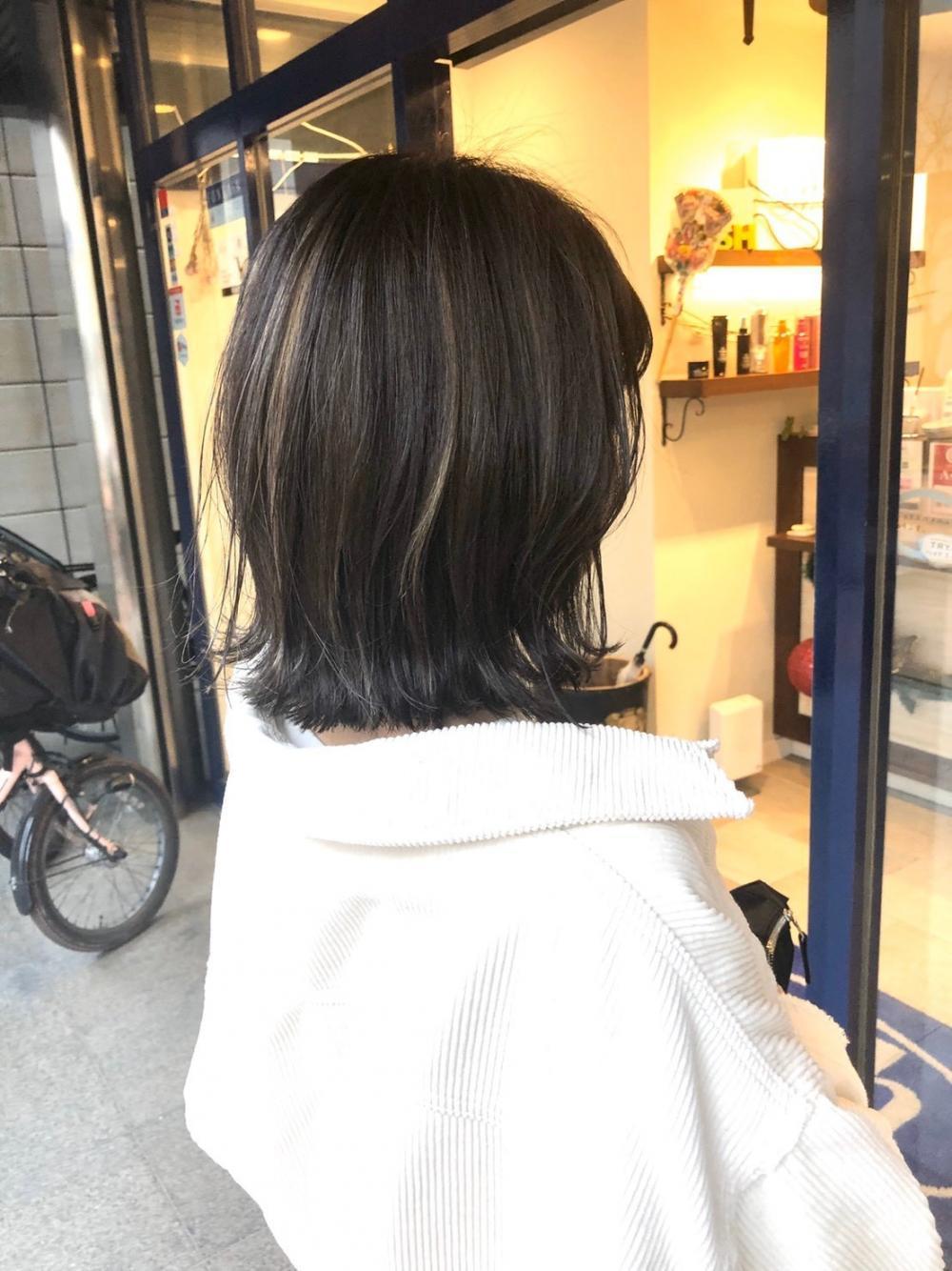 大人ハイライト外はねボブ