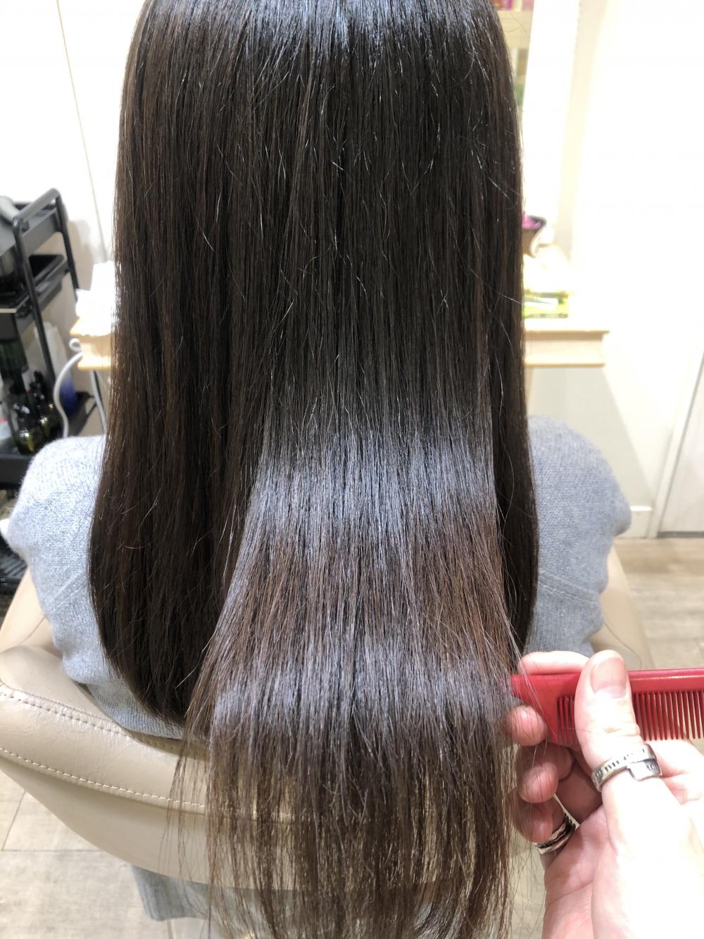 サラ艶ストレートヘア