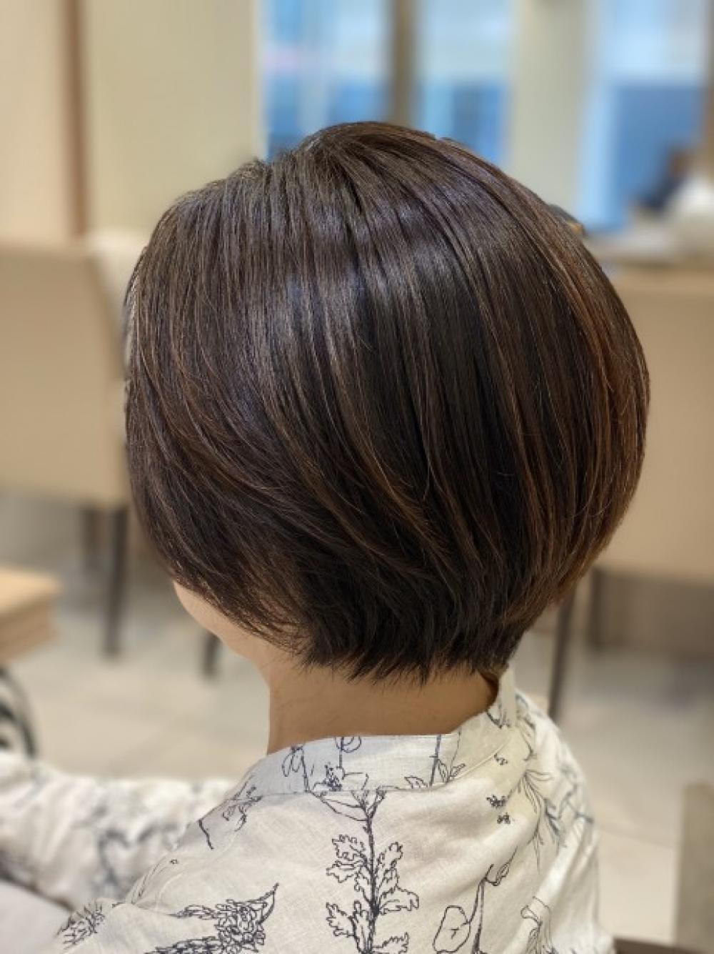 襟足をギリギリ短くして丸みのあるミセスショートスタイル