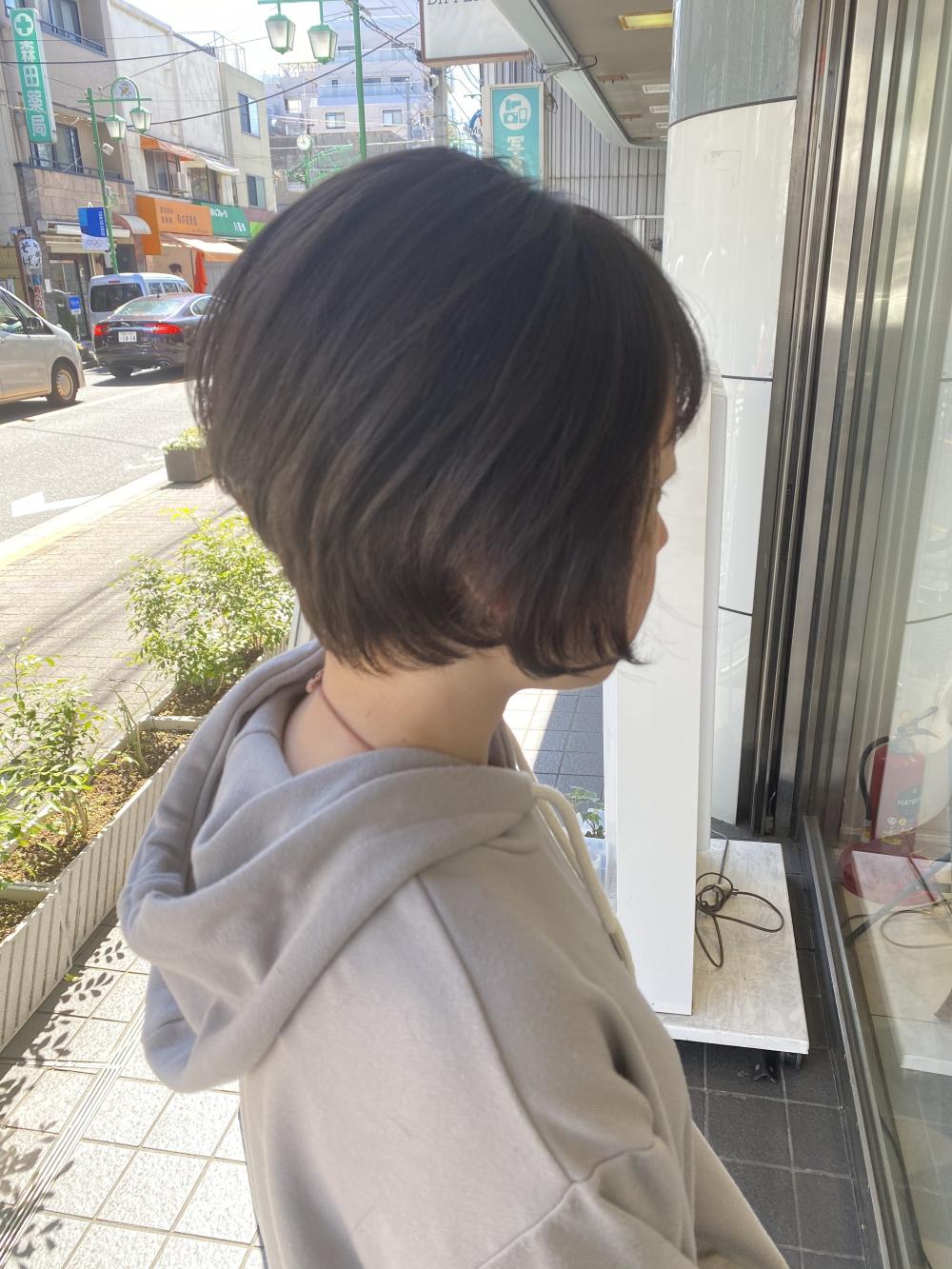 襟足のくびれが重要！