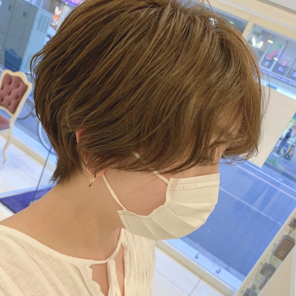＼ハイトーンくびれショート／