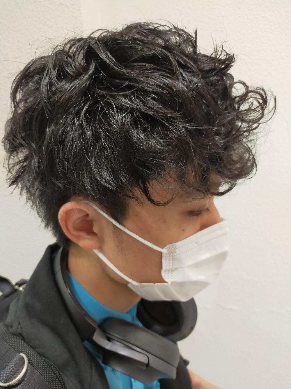 カールを楽しむメンズパーマスタイル｜サブ写真②