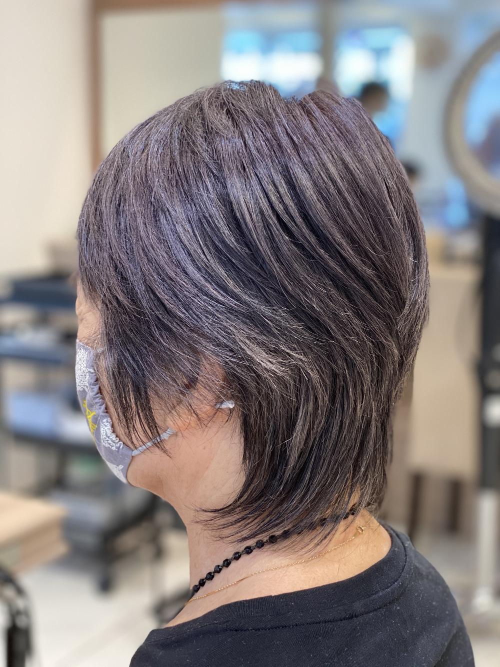 襟足長めのショートレイヤー