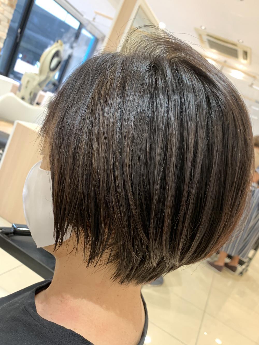 ショートボブ