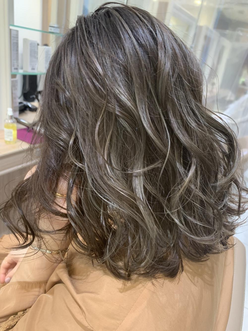 大人のグレージュ