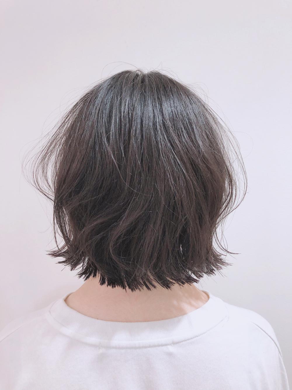 王道外ハネ切りっぱなしボブ