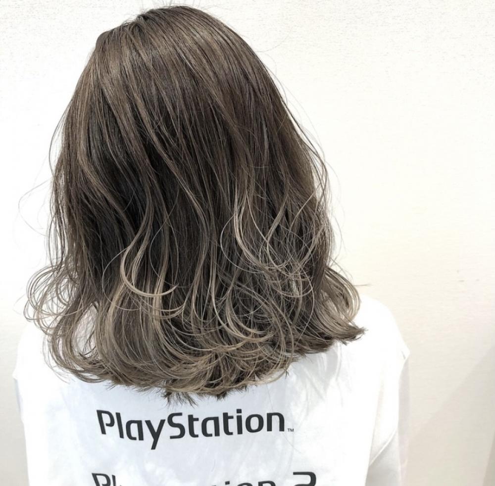 リタッチが目立たない！　グレージュ×グラデーション