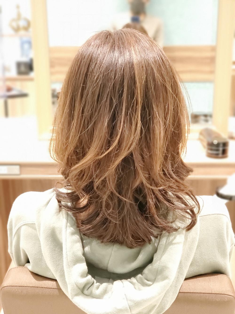 大人女子に人気　艶カラーミディアム