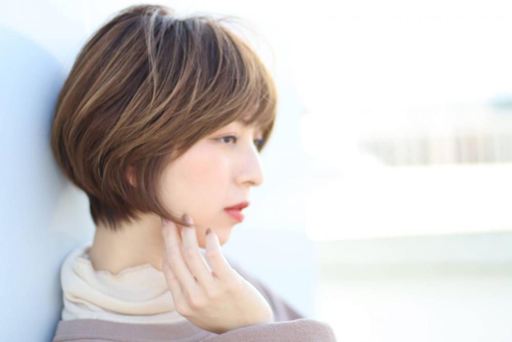 横顔ハンサムショート
