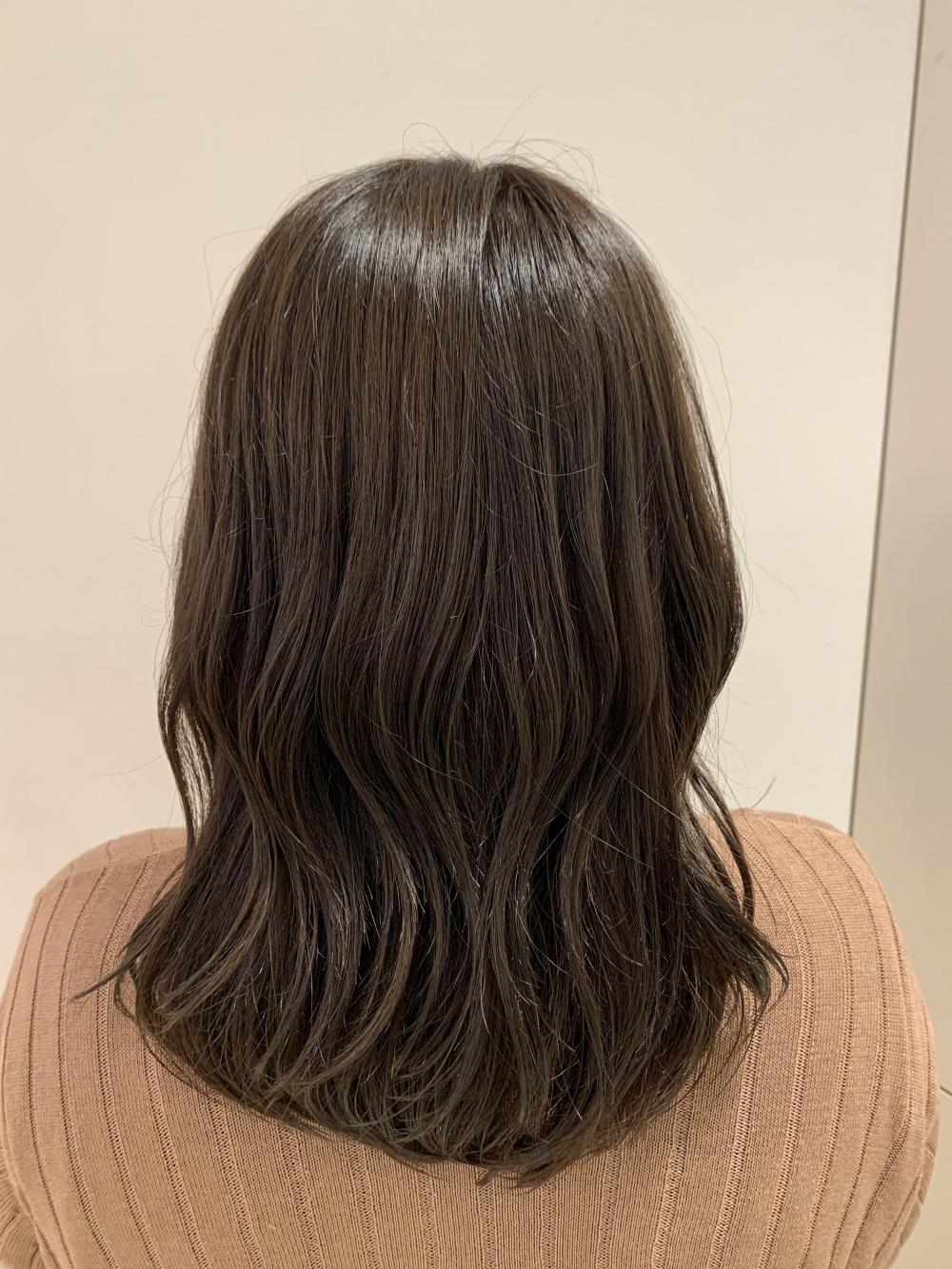 イルミナグレージュ