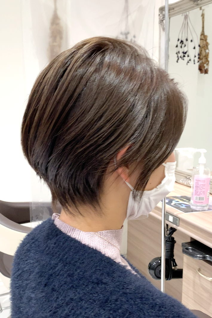 アッシュベージュで作るハンサムショート