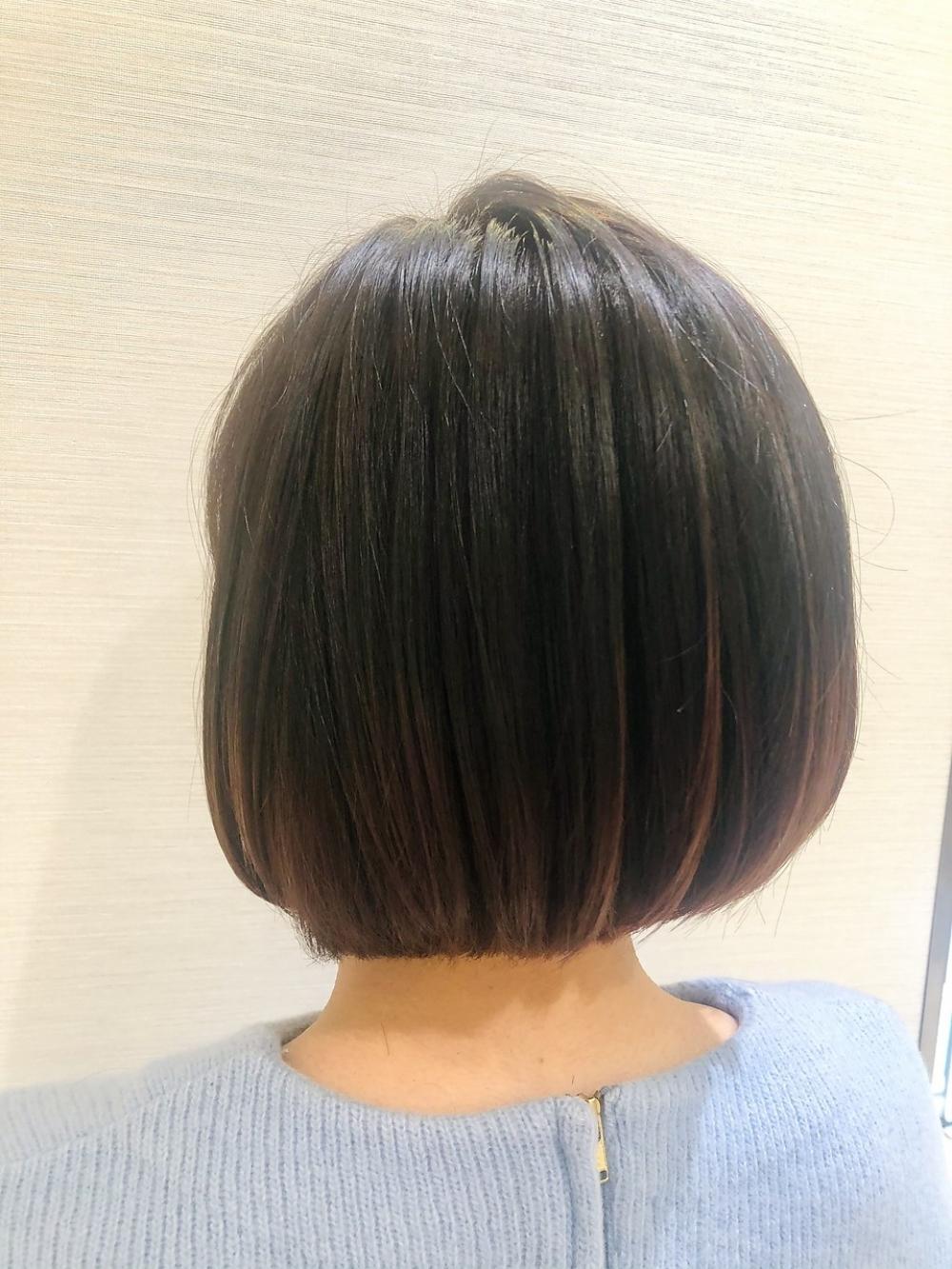 毛先ちょこっとピンクなボブ
