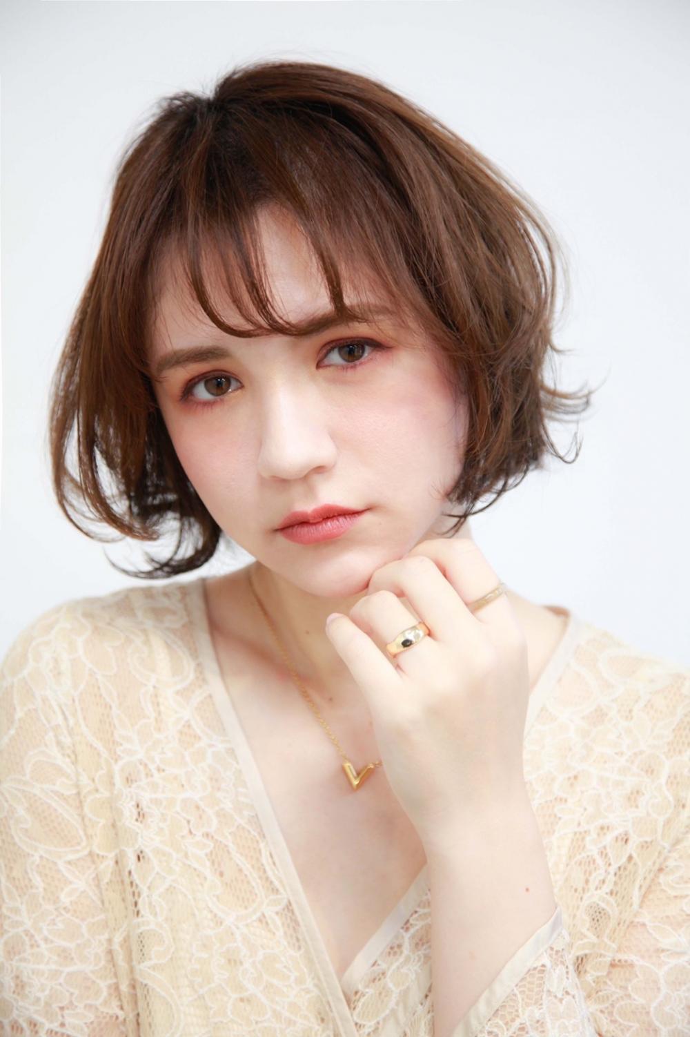 ニュアンス前下がりボブ  ハイライト 大人ボブ