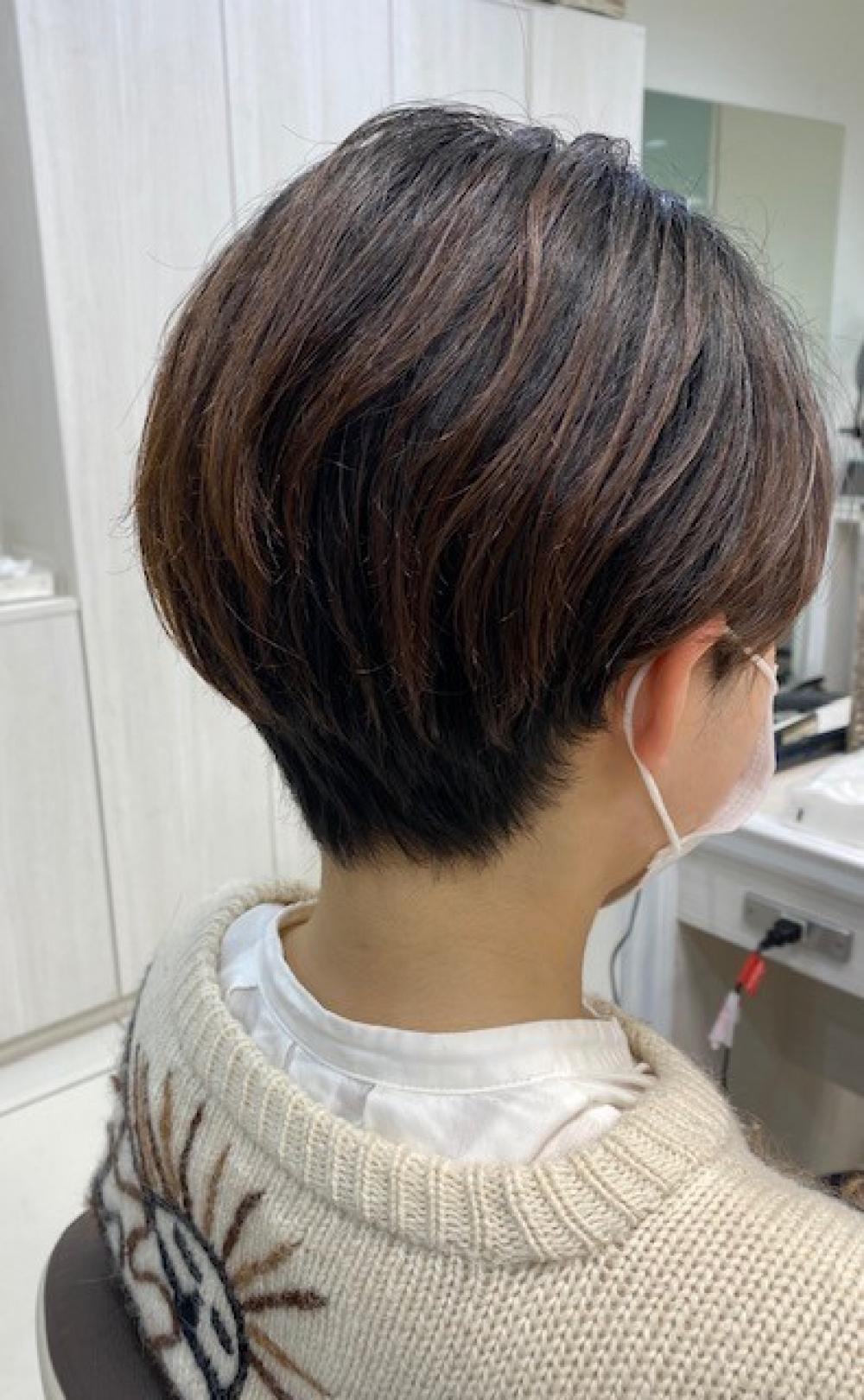 前髪長めのハンサムショート｜サブ写真②