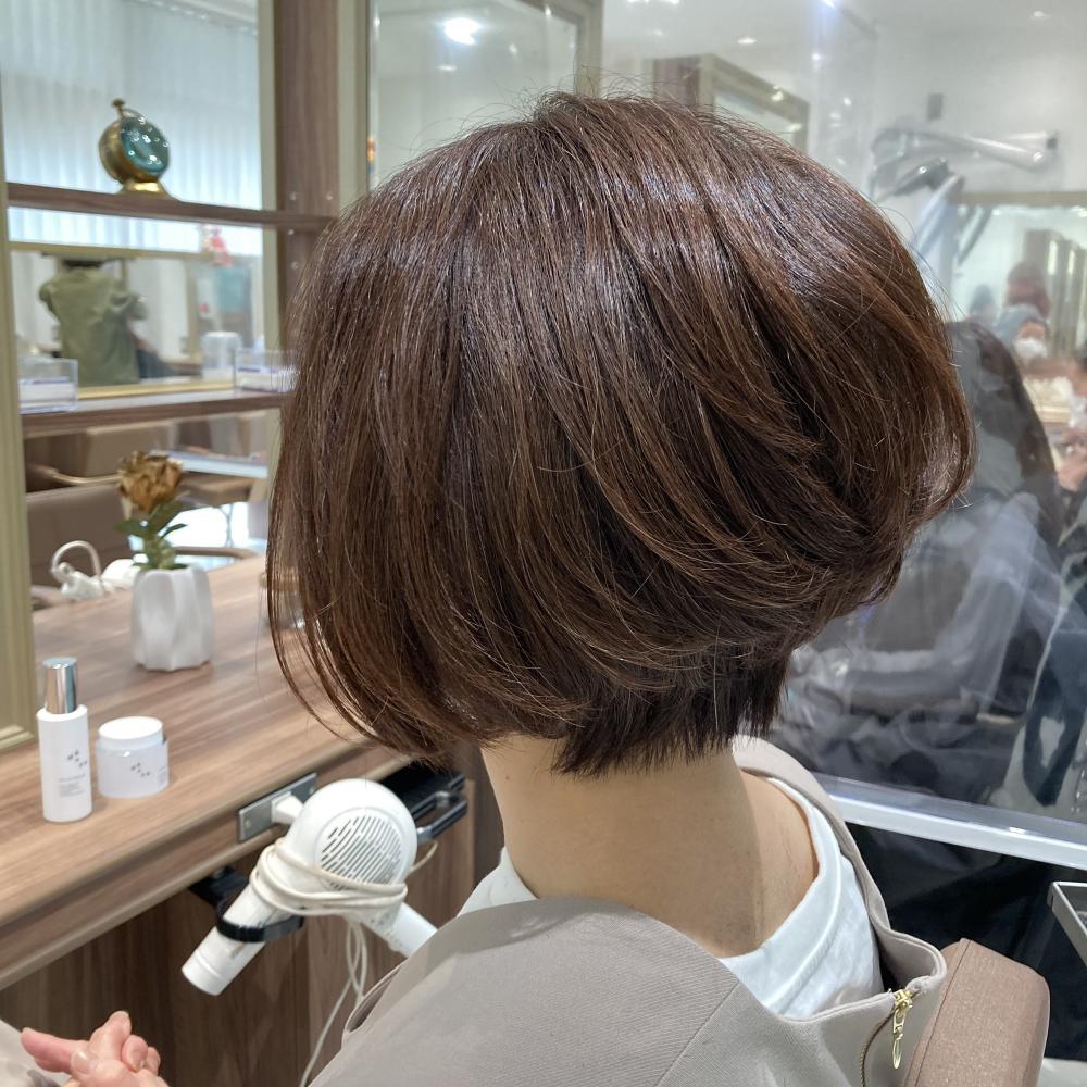 ブローいらず！乾かすだけでまとまる、アシンメトリーショートボブ×パーマ
