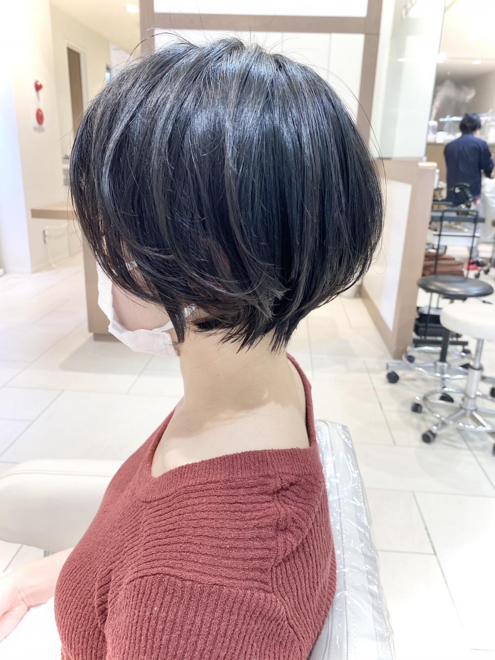 黒髪でも素敵に見せるショートボブ