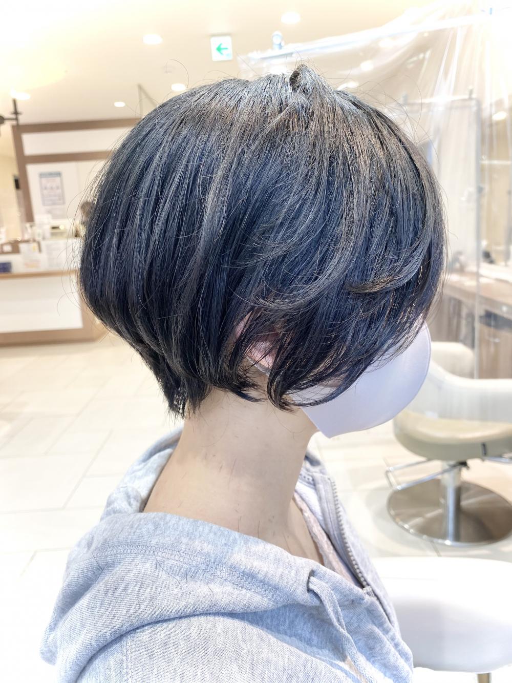 横顔美人ショートボブ