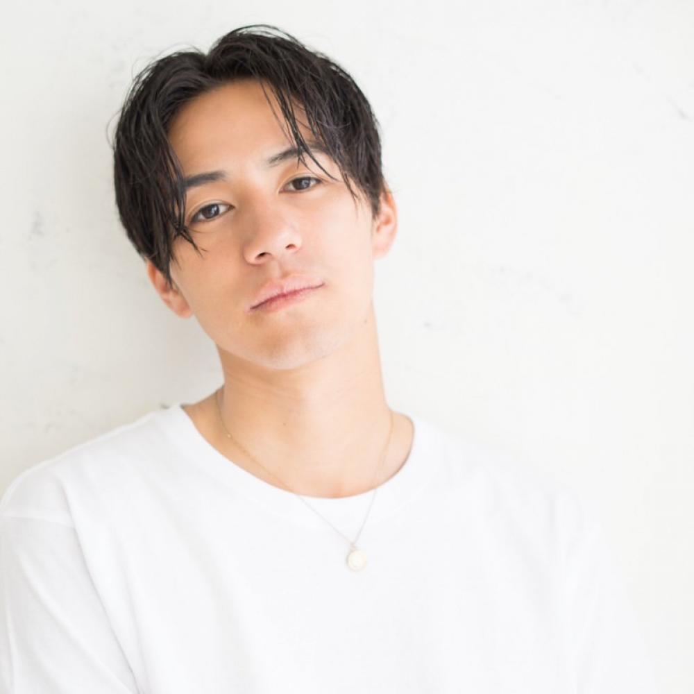 ツーブロック×長めのトップ×艶感でオシャレ男子｜サブ写真②