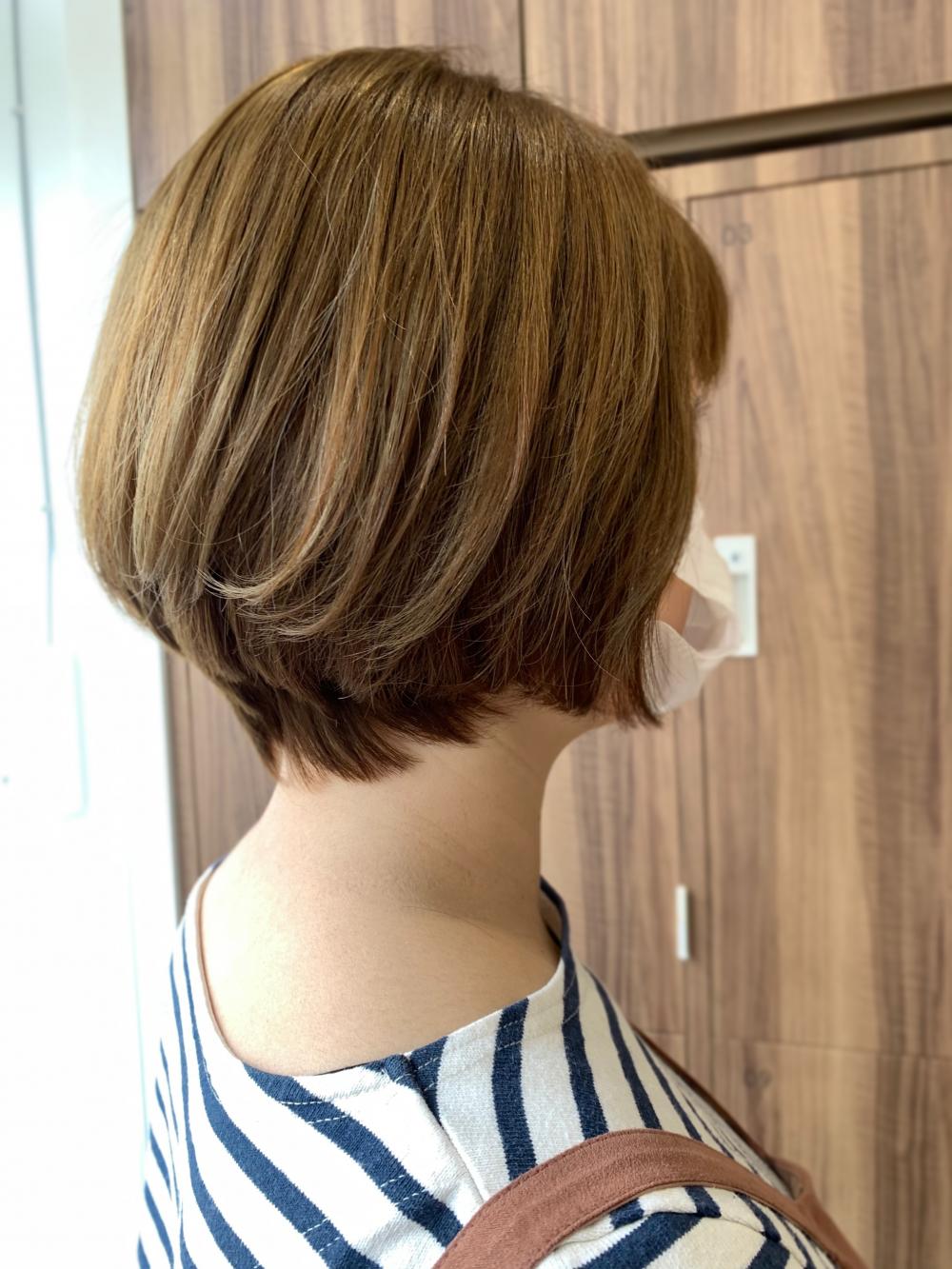 まるっとシルエットで女性らしさのあるショートボブ