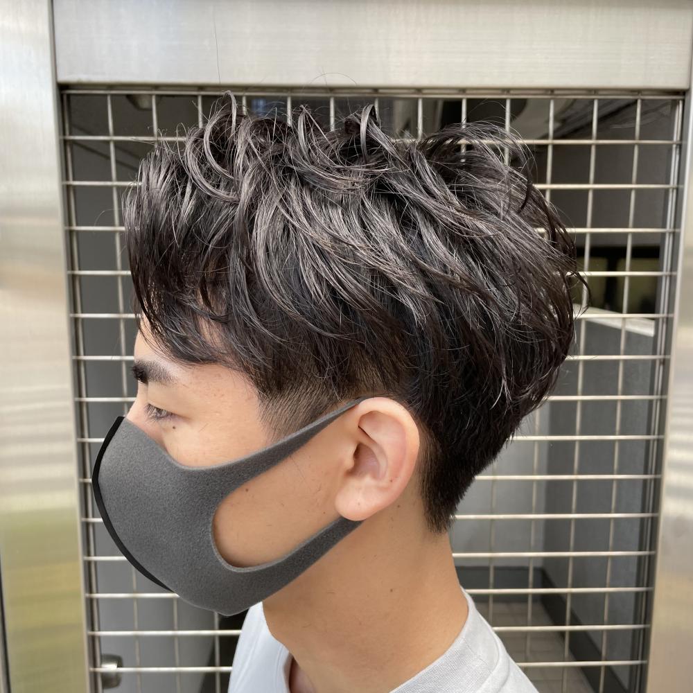 くせ毛をいかしたセンターパート
