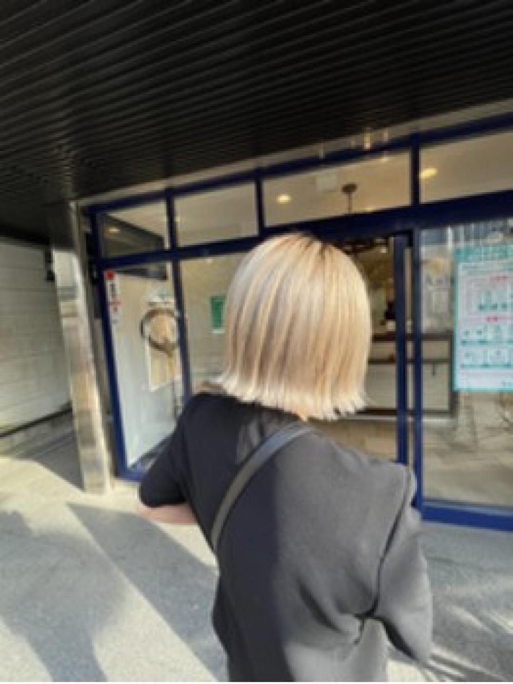 大人ハイトーン酸性ストレート外はねボブ｜サブ写真②