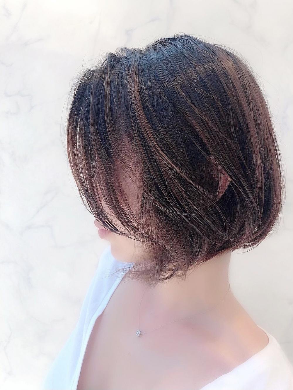 首を美しく見せるボブスタイル
