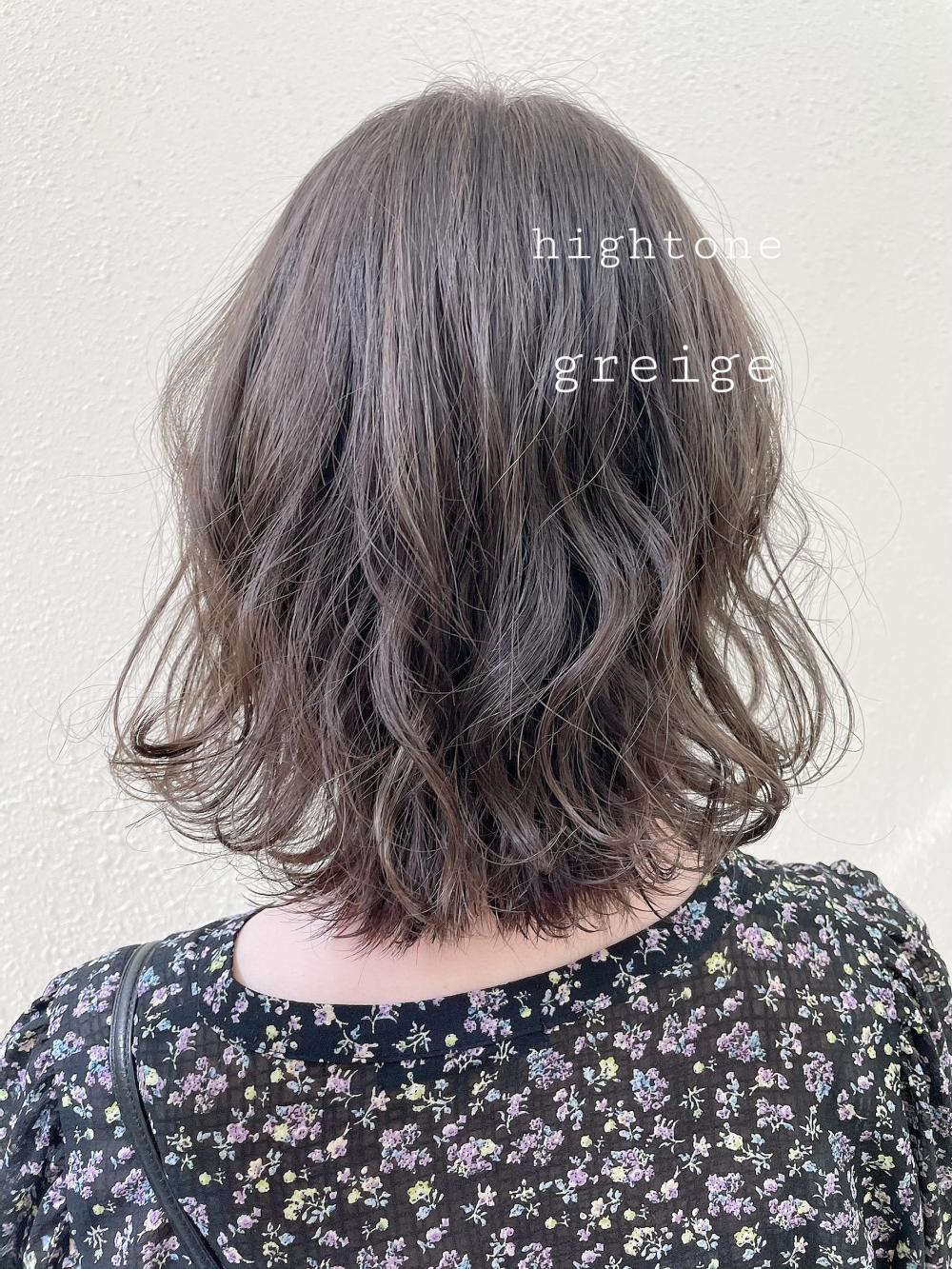 ★淡いグレージュの甘めミディ｜サブ写真③