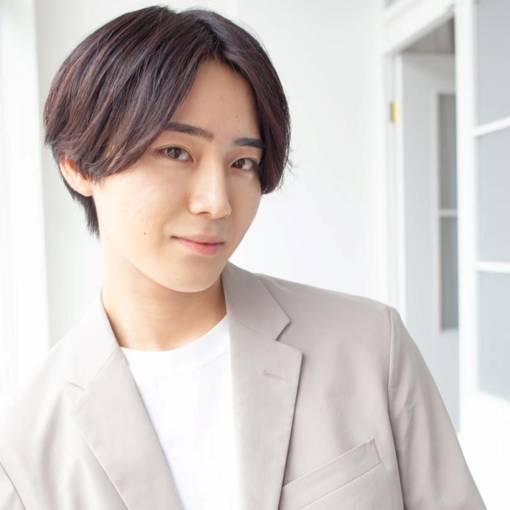 長めバングの爽やかミディ