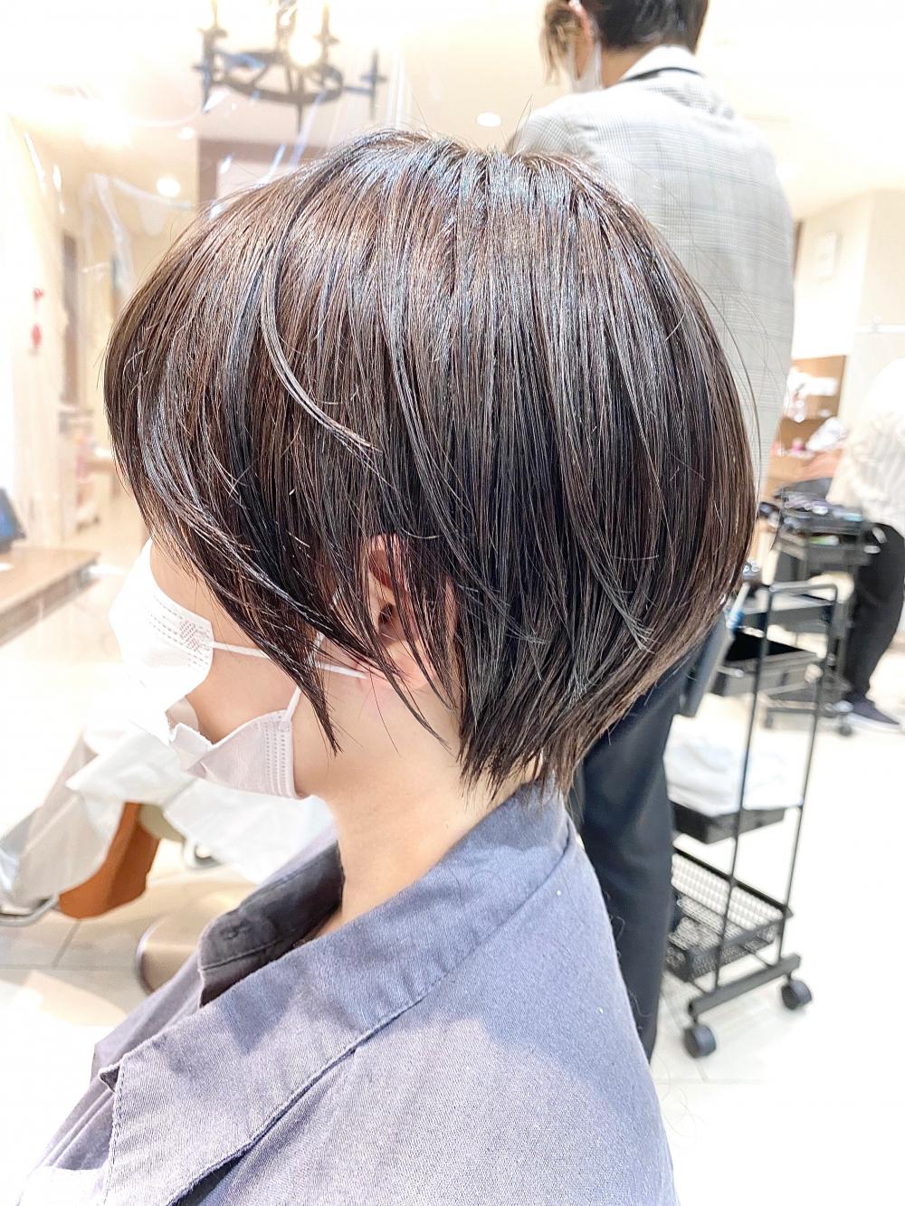ダークグレージュ×丸みショートボブ