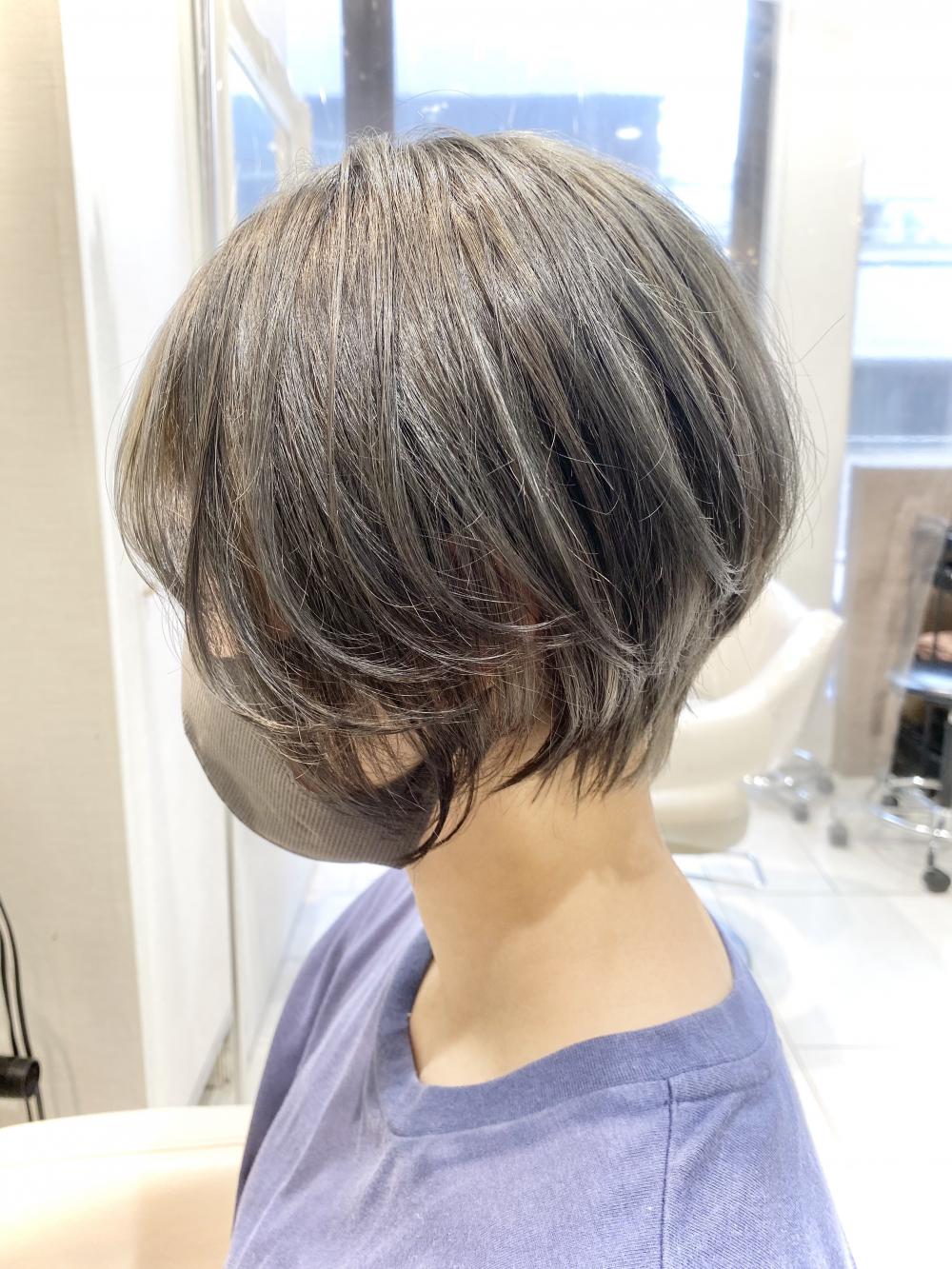 アイスグレージュ×ショートボブ