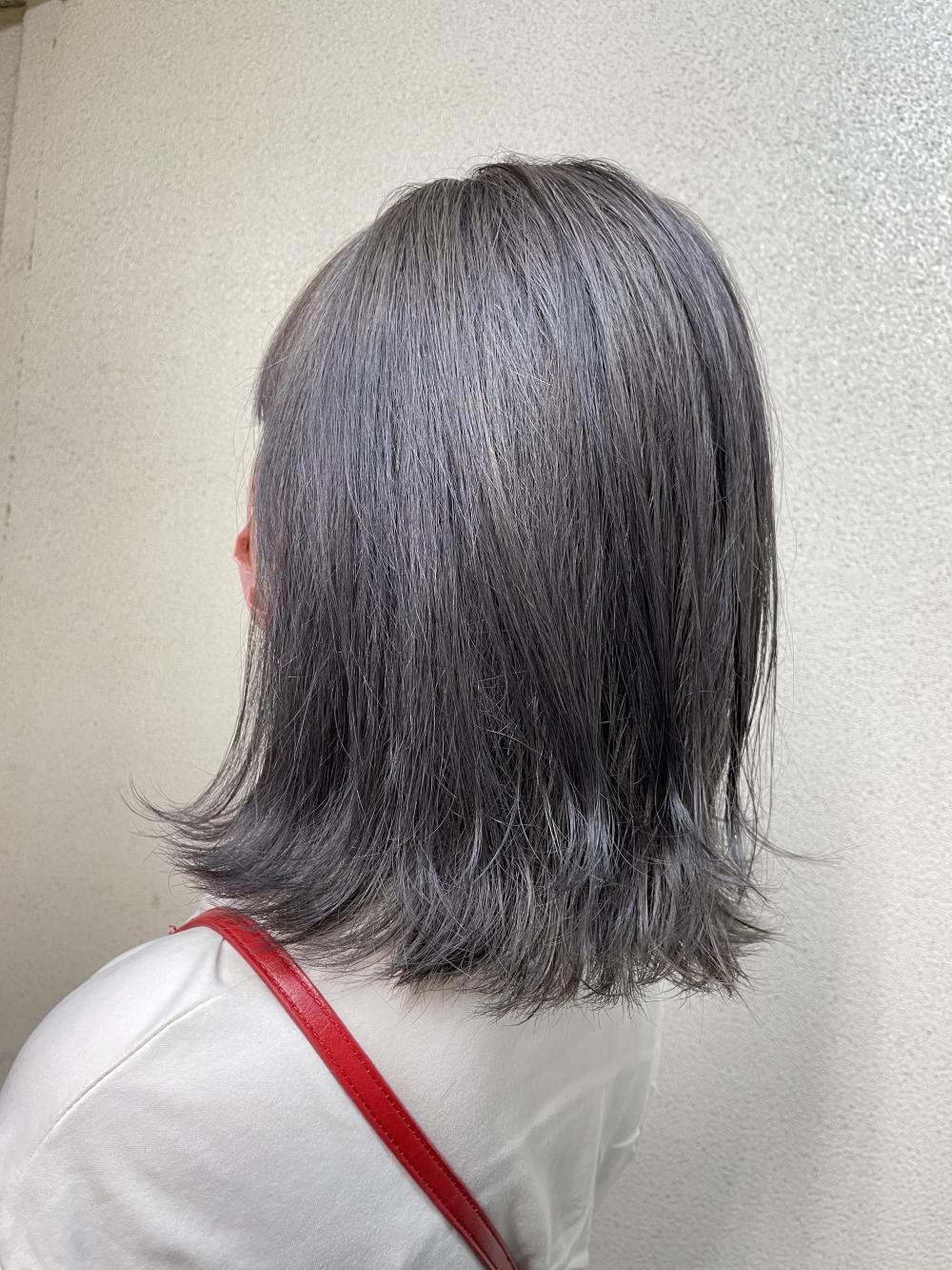 濃いめグレー
