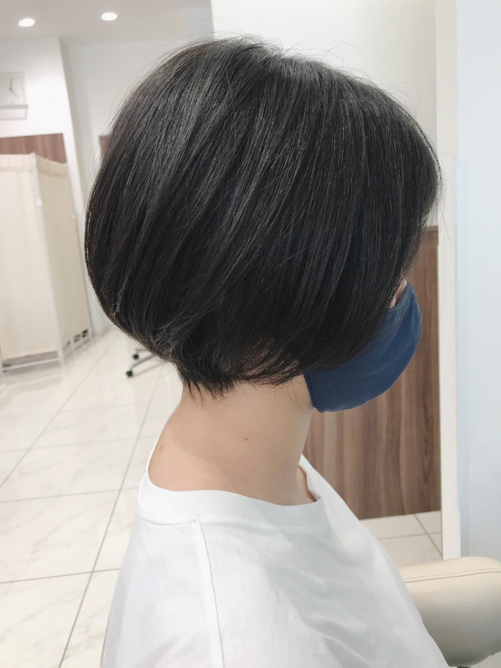 丸みのある前下がりボブ