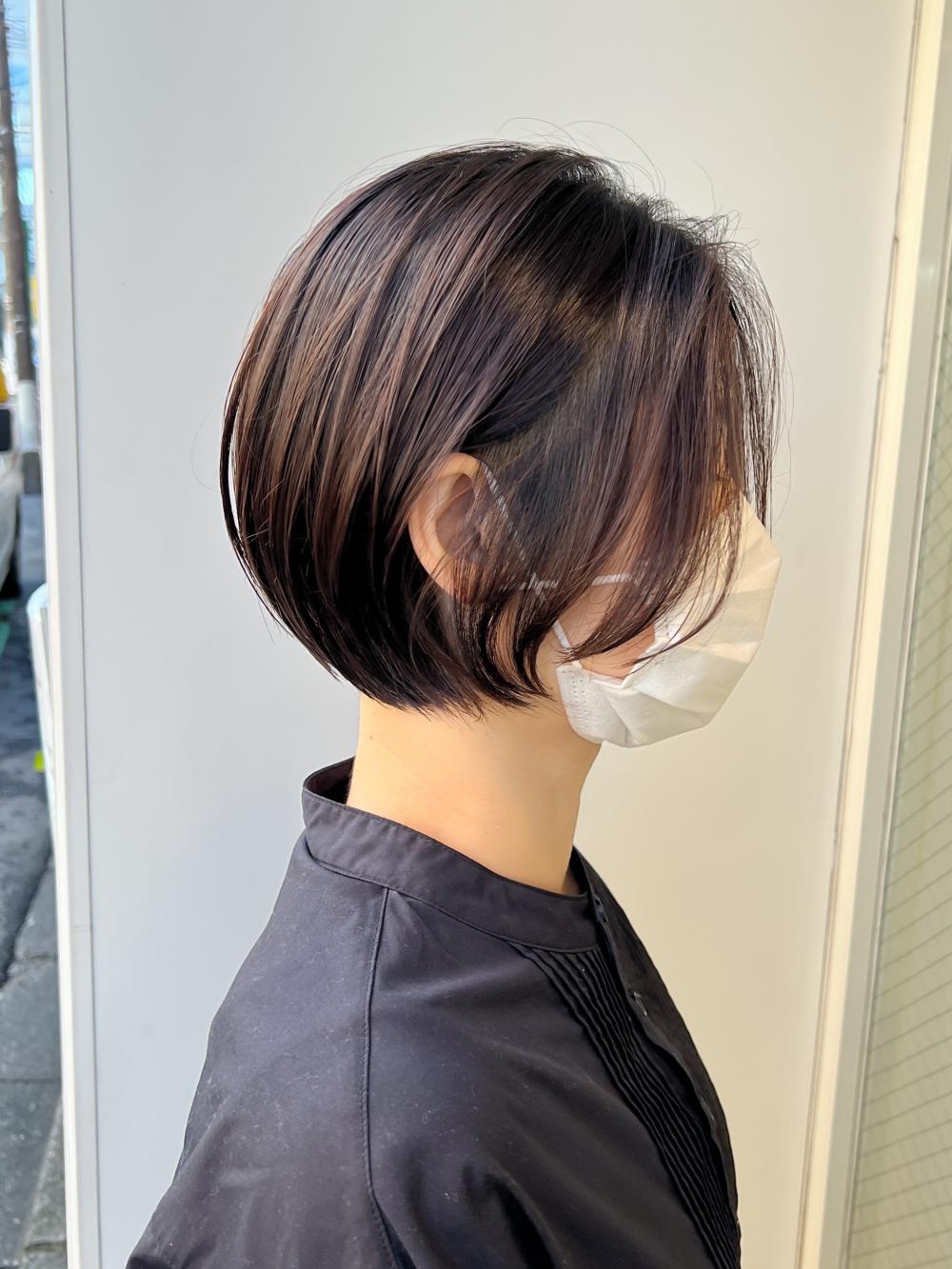 前髪長めのショートボブ