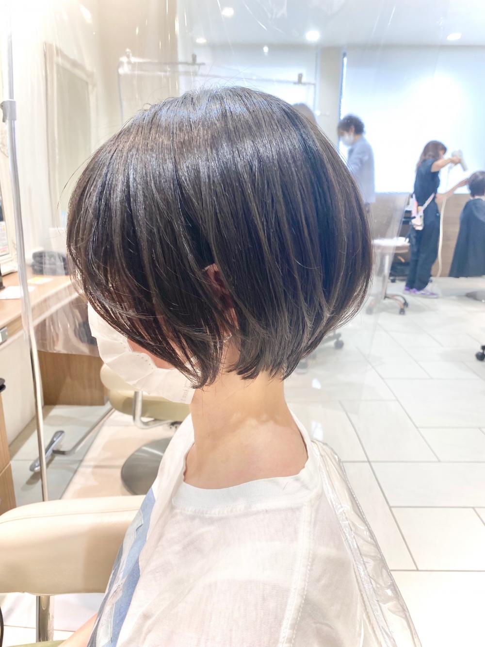 黒髪でも重くない丸みショートボブ