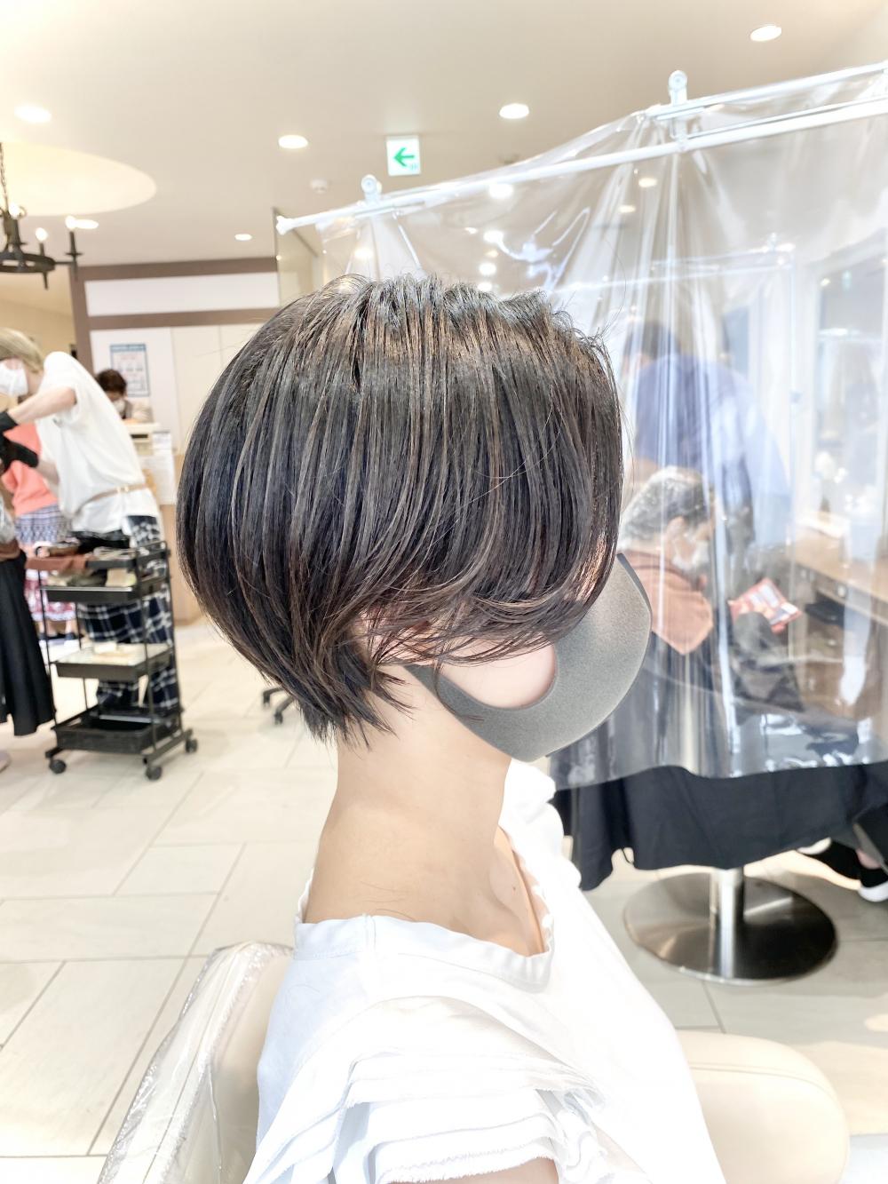 クールで素敵なバング無しショートボブ