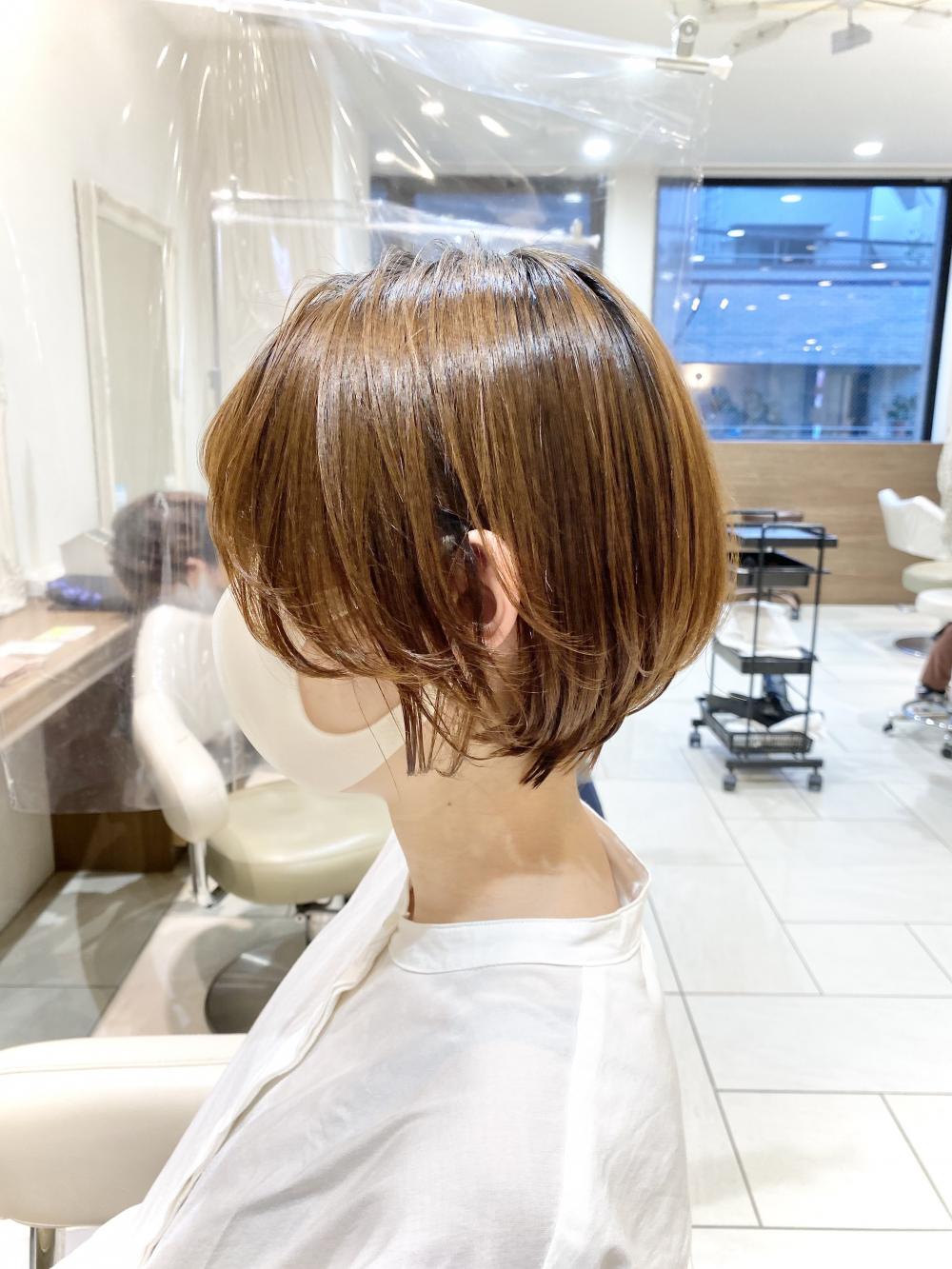 耳にかけても膨らまないショートボブ