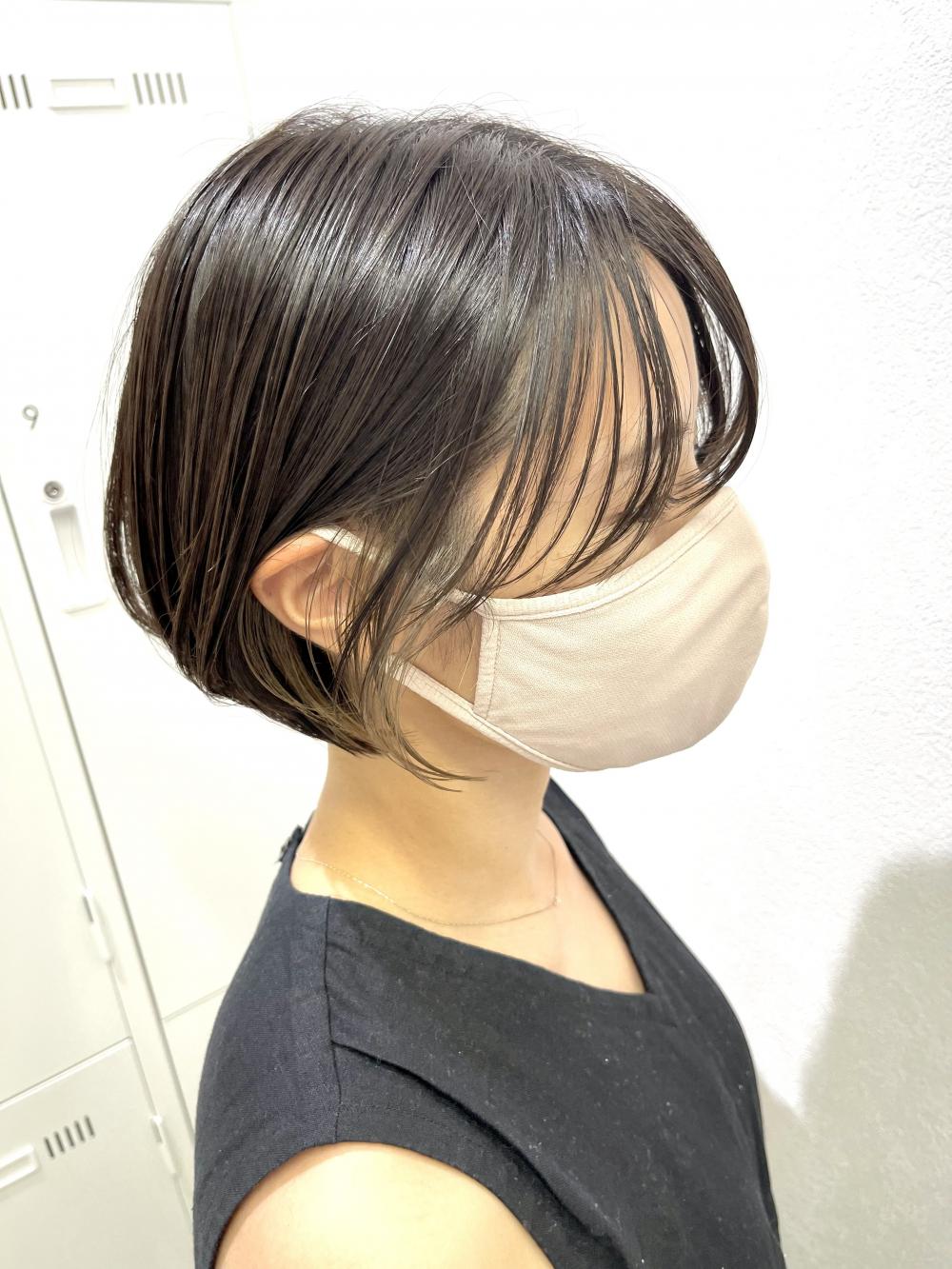 イヤリングカラーがかわいい黒髪ショートボブ｜サブ写真②